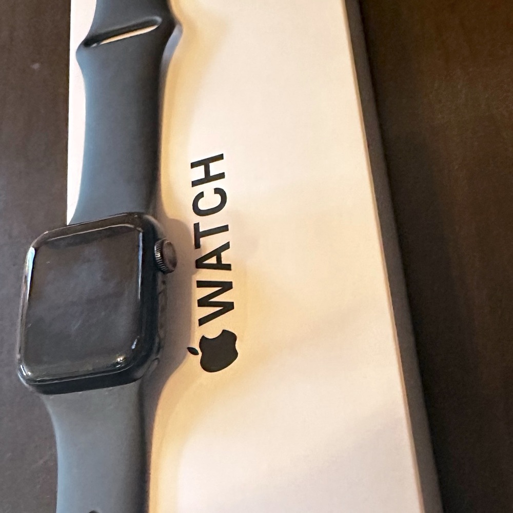 Apple Watch Midnight Aluminum Case with Sport Band SE (2nd Gen)